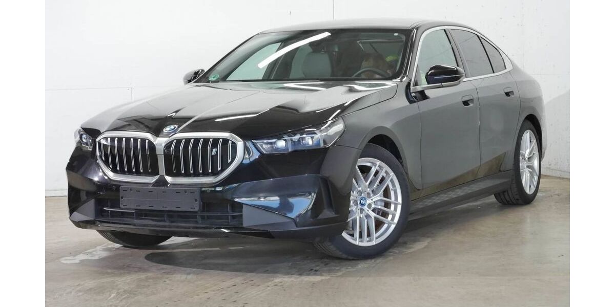 BMW i5 18.133 km 56.940 &euro; Bochum 44809